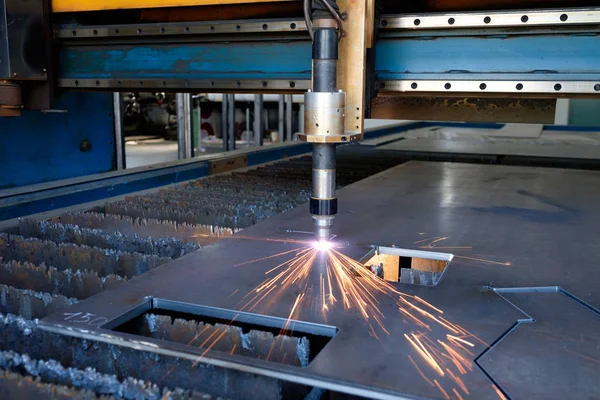 Plazma kesme makinesi, kalın metal kesim, metal kesme işlemi, marangozluk metal sanayi