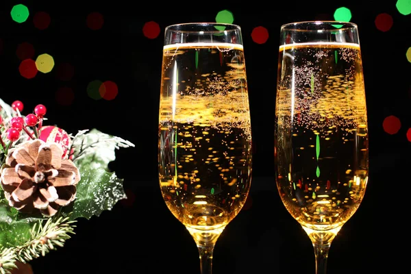 Tatil ortamında şampanya kadehleri