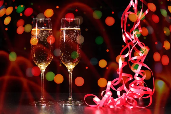 Tatil ortamında şampanya kadehleri