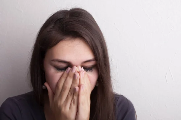 Güzel ağlayan kız. Gençlerin sorunları