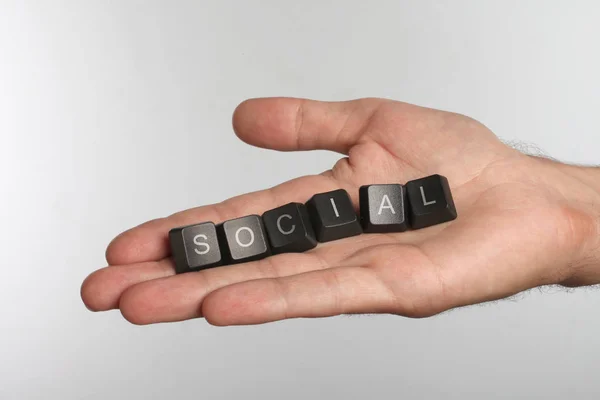 Offene Handfläche Mit Sechs Computertasten Mit Wort Social — Stockfoto