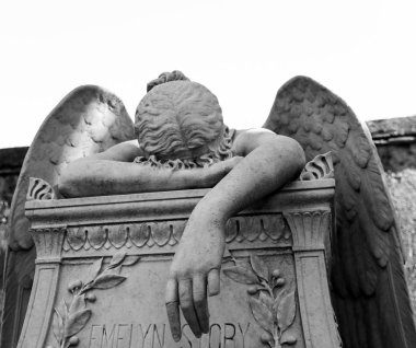 100 yıldan daha eski bir heykel. Roma'da bulunan mezarlık
