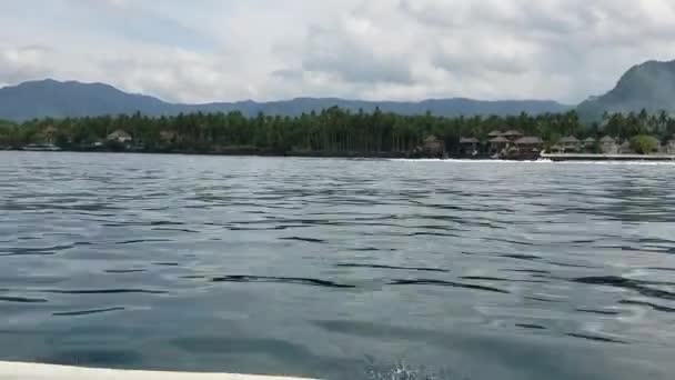 Paseo Catamarán Océano Índico Largo Las Orillas Del Resort Playa — Vídeo de stock