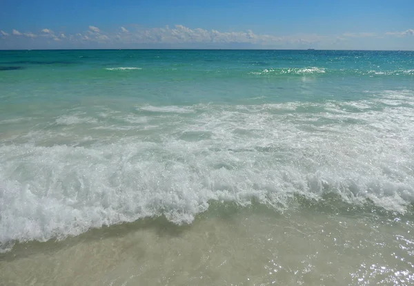 Clear Skies White Sand Caribbean Beach Waves Atlantic Cancun Mexico — Stock Photo, Image