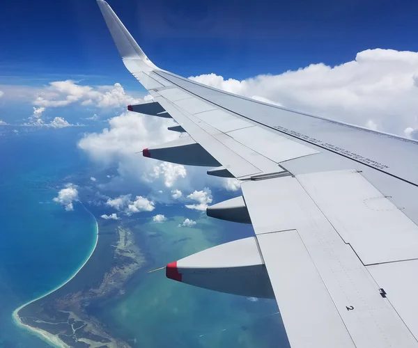 Asa Avião Voo Acima Riviera Maya México Com Nuvens Acima — Fotografia de Stock