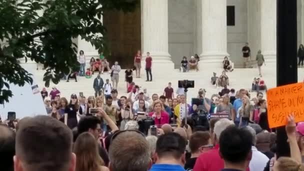 Washington Oktober 2018 Senatorin Eliza Warren Spricht Während Demonstranten Vor — Stockvideo