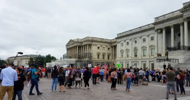 Washington, Dc - 06 Ekim 2018: Capitol binası Senato sırasında protestocular Yargıtay ilişkilendirmek adalet için oy.