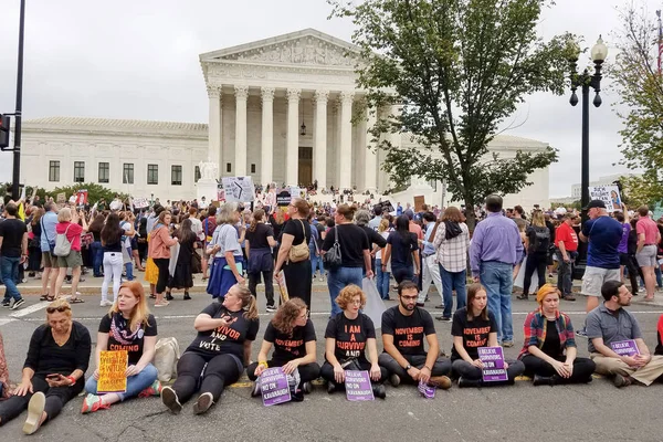 Washington Października 2018 Ludzie Posiadają Znaki Rajd Sądu Najwyższego Protestować — Zdjęcie stockowe