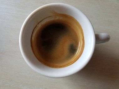 Bir espresso kahve Kupası krem köpük tasarım ile yakın çekim