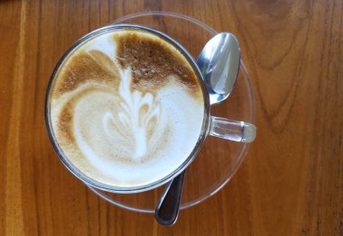 Nefis cappuccino kahve Kupası krem köpük tasarım ile yakın çekim