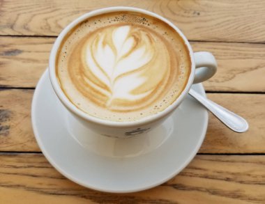 Nefis cappuccino kahve Kupası krem köpük tasarım ile yakın çekim
