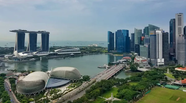 Singapur - 7. května 2017: Panorama přes zátoku Marina — Stock fotografie