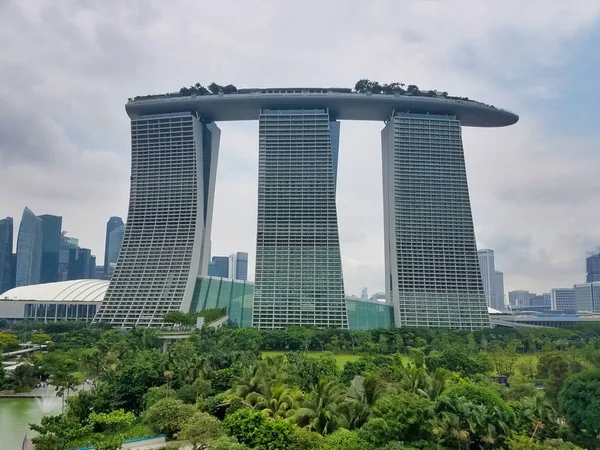Σιγκαπούρη - 7 Μαΐου 2017: Το ξενοδοχείο Marina Bay Sands — Φωτογραφία Αρχείου