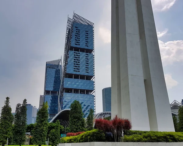 SINGAPORE, SINGAPORE - 6 de maio de 2017: Arquitetura icônica de arranha-céus — Fotografia de Stock