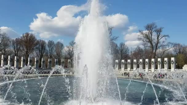 Σιντριβάνι Νερού Στο Μνημείο Του Παγκοσμίου Πολέμου Στην Ουάσιγκτον Ηνωμένες — Αρχείο Βίντεο