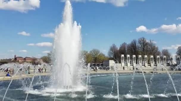 Σιντριβάνι Νερού Στο Μνημείο Του Παγκοσμίου Πολέμου Στην Ουάσιγκτον Ηνωμένες — Αρχείο Βίντεο