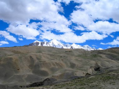 Kuzey Hindistan'da Himalaya dağlarında trekking