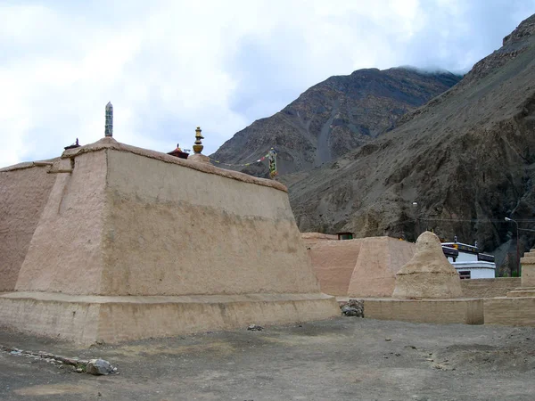 Un monastero buddista tibetano in Tibet, India — Foto Stock