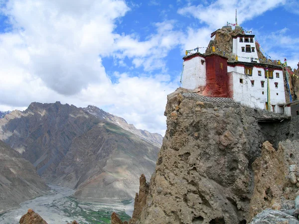 Ett buddhistiskt kloster i norra Indien Himalaya — Stockfoto