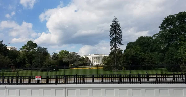 Vista do gramado sul da Casa Branca, em Washington, DC — Fotografia de Stock