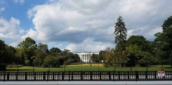 Vista do gramado sul da Casa Branca, em Washington, DC — Fotografia de Stock