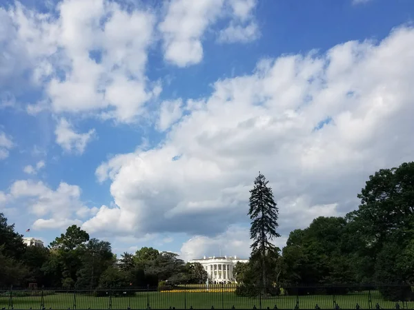 워싱턴, Dc에서에서 백악관 남쪽 잔디밭 보기 — 스톡 사진