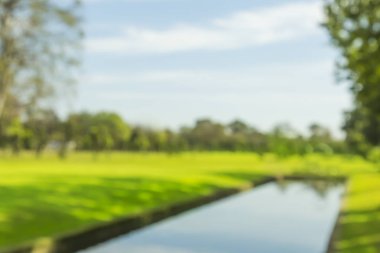 Nehir sabah kanal, hiçbir kişi park sabah boş mavi gökyüzü