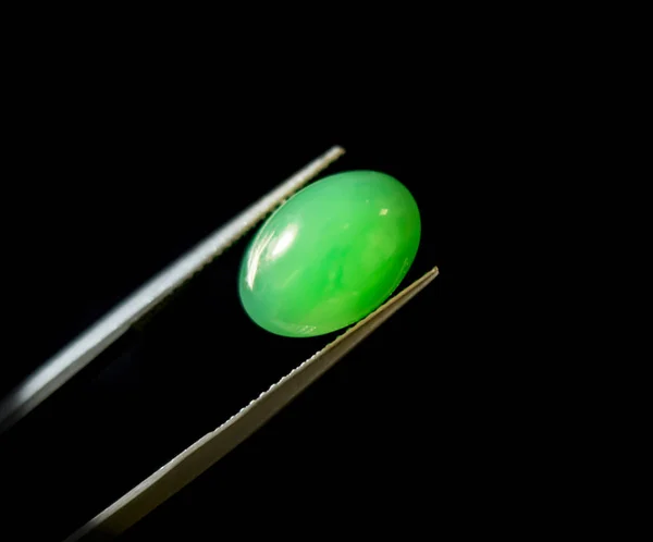 Natuurlijke Chrysoprase Edelstenen Steen Ovaal Knippen Mooi Een Groene Steen — Stockfoto