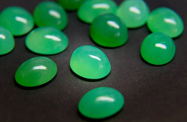 Chrysoprase Gemstones Opaque Green Gemstone Dark Colored Stones Rare Focus — Stock Photo, Image