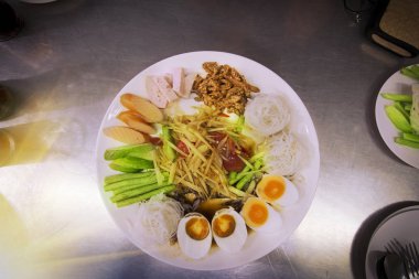 Taze yengeç ile sebze baharatlı lezzet ile Papaya salatası