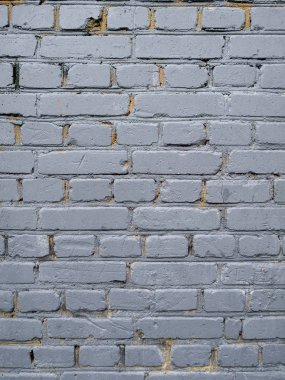 Gri yağlı boya ile boyanmış eski tuğla duvar