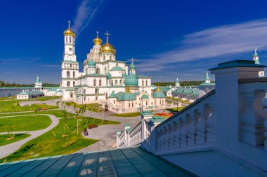 Yeni Kudüs (Novoiyerusalimsky, Voskresensky Diriliş) Yaz günü Moskova Bölgesi Manastırı. Rusya.