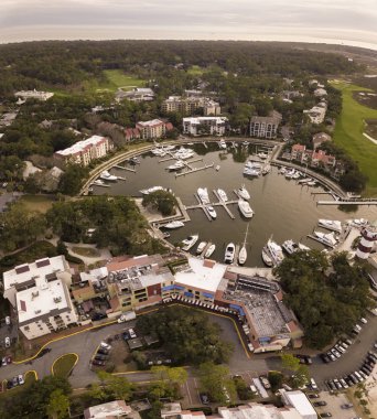 Hilton Head, Güney Carolina Harbour Town marina havadan kare formatında resim
