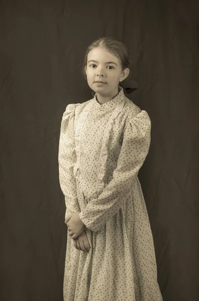 Liten Flicka Början 20Th Century Kläder Replika Antika Fotografi — Stockfoto