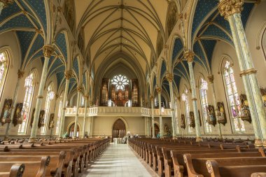 Savannah, Georgia, ABD - 30 Kasım 2016 : Süslü sömürge st John the Baptist katedralinin iç.