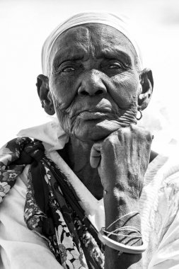 yüzünde savaş yıl gösteren yaşlı kadın, Güney Sudan