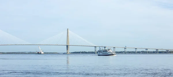 Ravenel Bridge Riverboat Charleston South Carolina — Stock Photo, Image