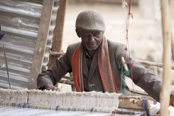 Oromie Éthiopie Avril 2015 Homme Non Identifié Fabrique Tissu Sur — Photo