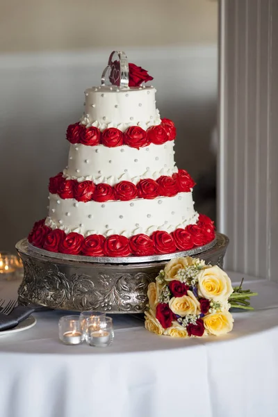 Three tiered wedding cake — Stock Photo, Image