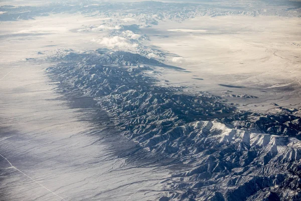 Pemandangan Udara Yang Tinggi Dari Gurun Nevada Dan Pegunungan — Stok Foto