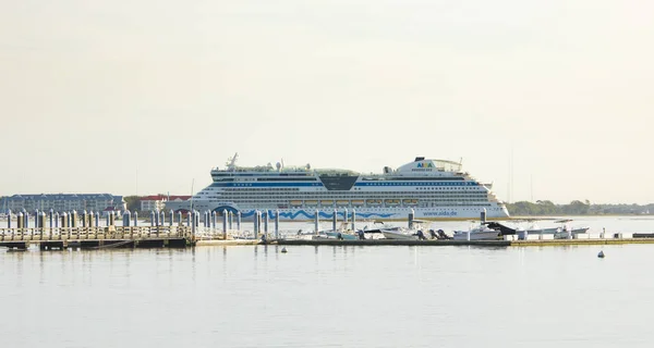 Charleston Sur Carolina Octubre 2016 Aida Luna Llega Puerto Charleston — Foto de Stock