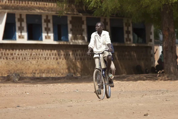 Fahrradfahren in Südsudan — Stockfoto