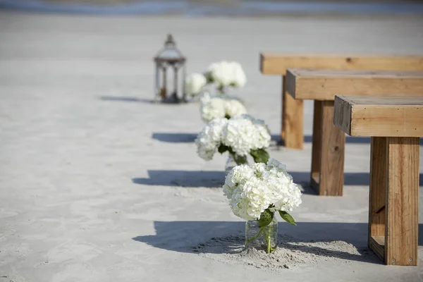 Detail Der Blumen Einmachgläsern Bei Der Strandhochzeit — Stockfoto