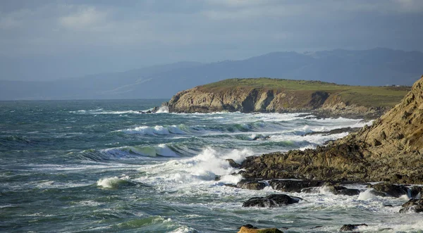 Panorama fal upaść na wybrzeżu Kalifornii w pobliżu San Fran — Zdjęcie stockowe