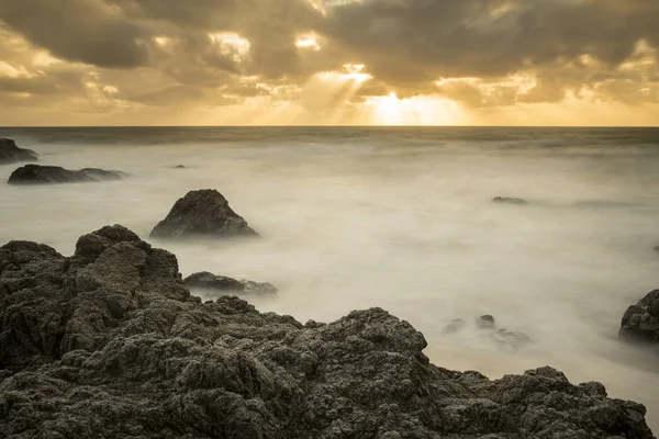 Bela Paisagem Costa Rochosa Califórnia Pôr Sol Exposição Extremamente Longa — Fotografia de Stock