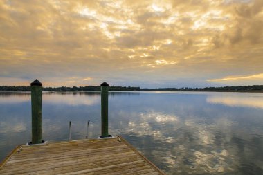 Glendale, Güney Carolina, Usa sahillerindeki ahşap rıhtım ve günbatımı