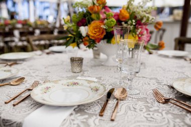 antika yemekleri ile düğün resepsiyonu için masa seti