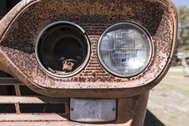 Vintage araba kırık far yakın çekim