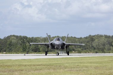 F-35 Pistte şimşek çakma