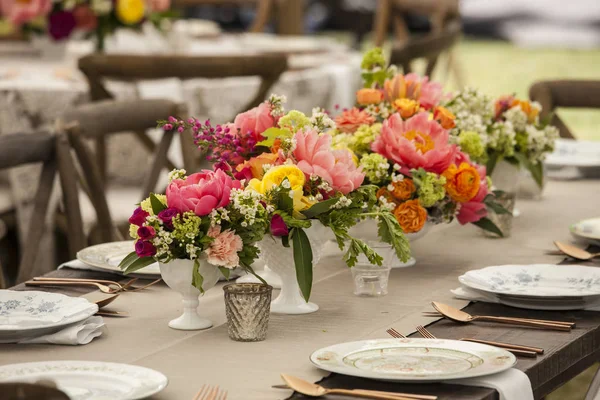 Middagsbord Med Antik Platsinställningar För Bröllopsmottagning — Stockfoto